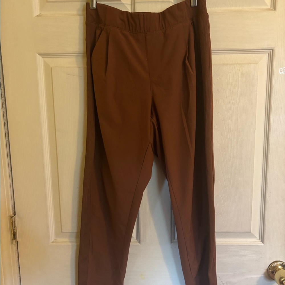 Apana bronze joggers